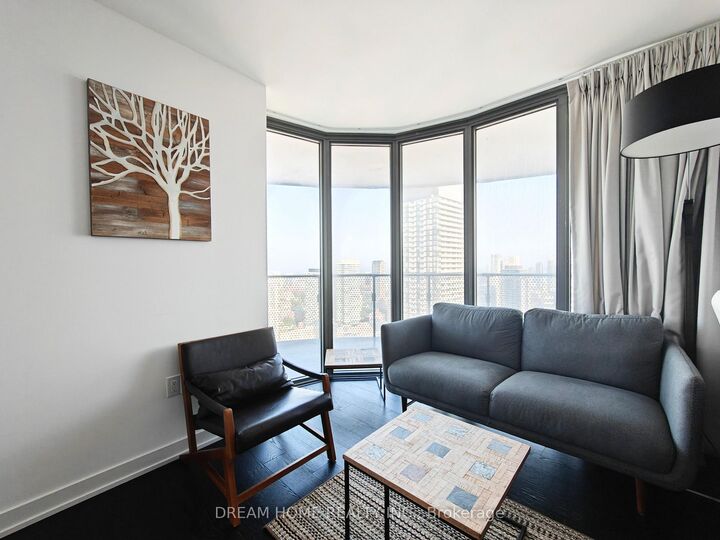 Property Photo:  11 Wellesley Street W 3902  ON M4Y 0G4 