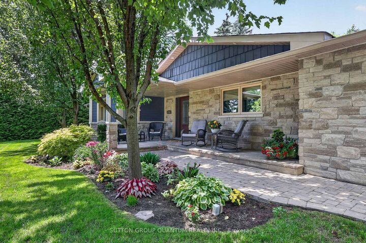 Property Photo:  2233 Oneida Crescent  ON L5C 1V7 