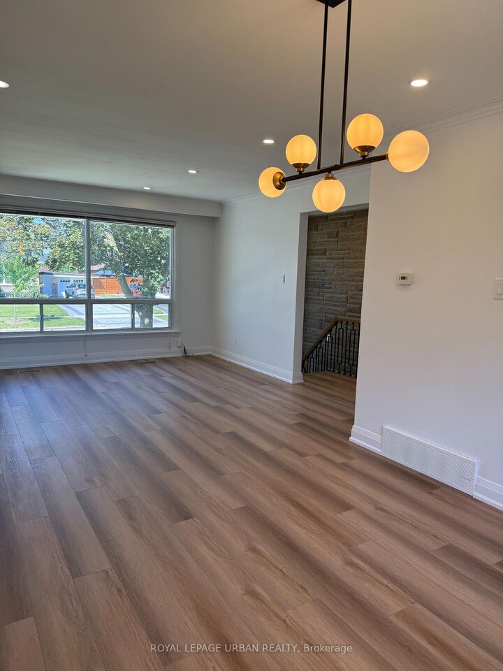 Property Photo:  21 Chopin Avenue  ON M1K 2W3 