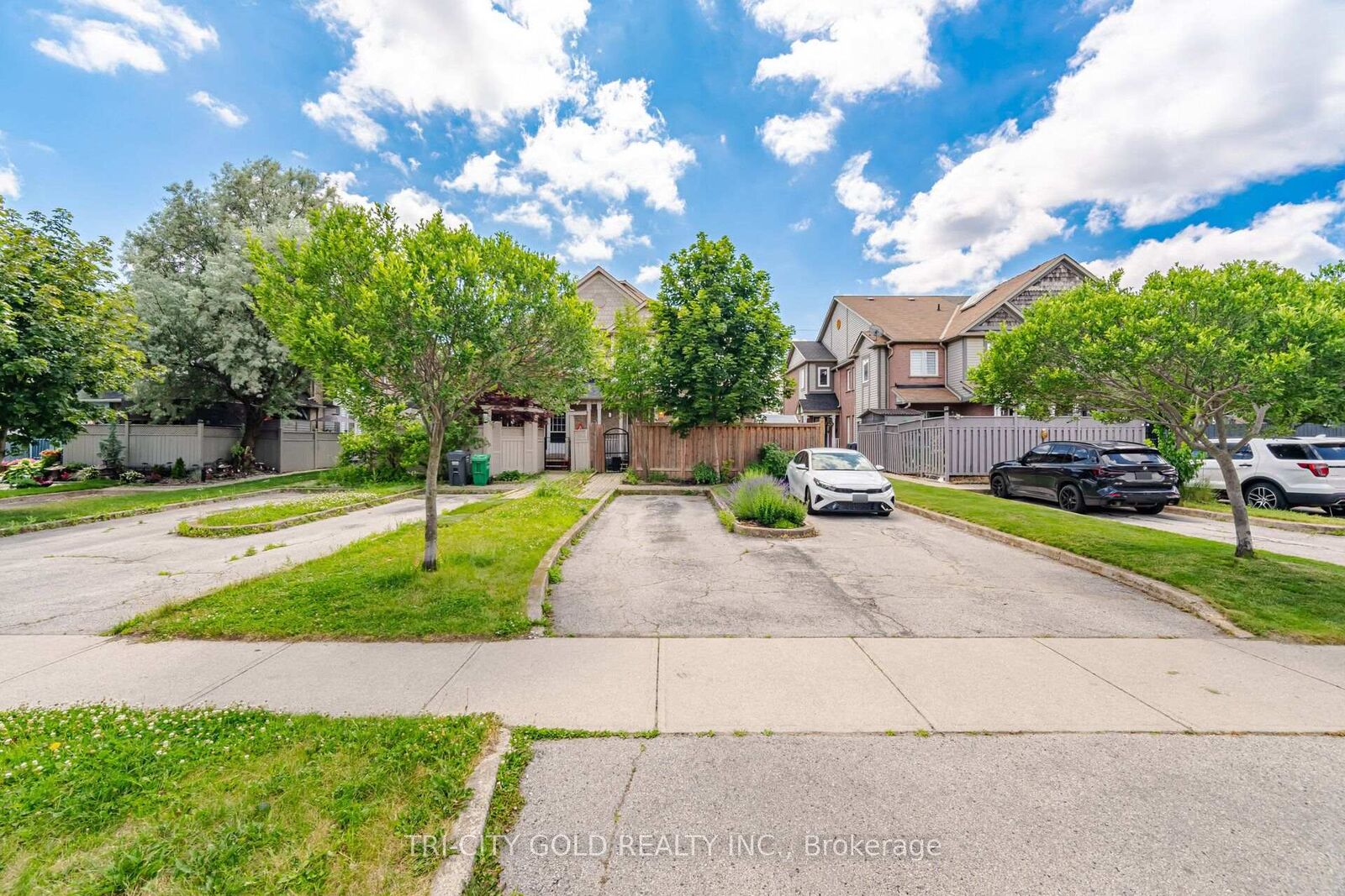 Property Photo:  111 Chipmunk Crescent  ON L6R 1B4 
