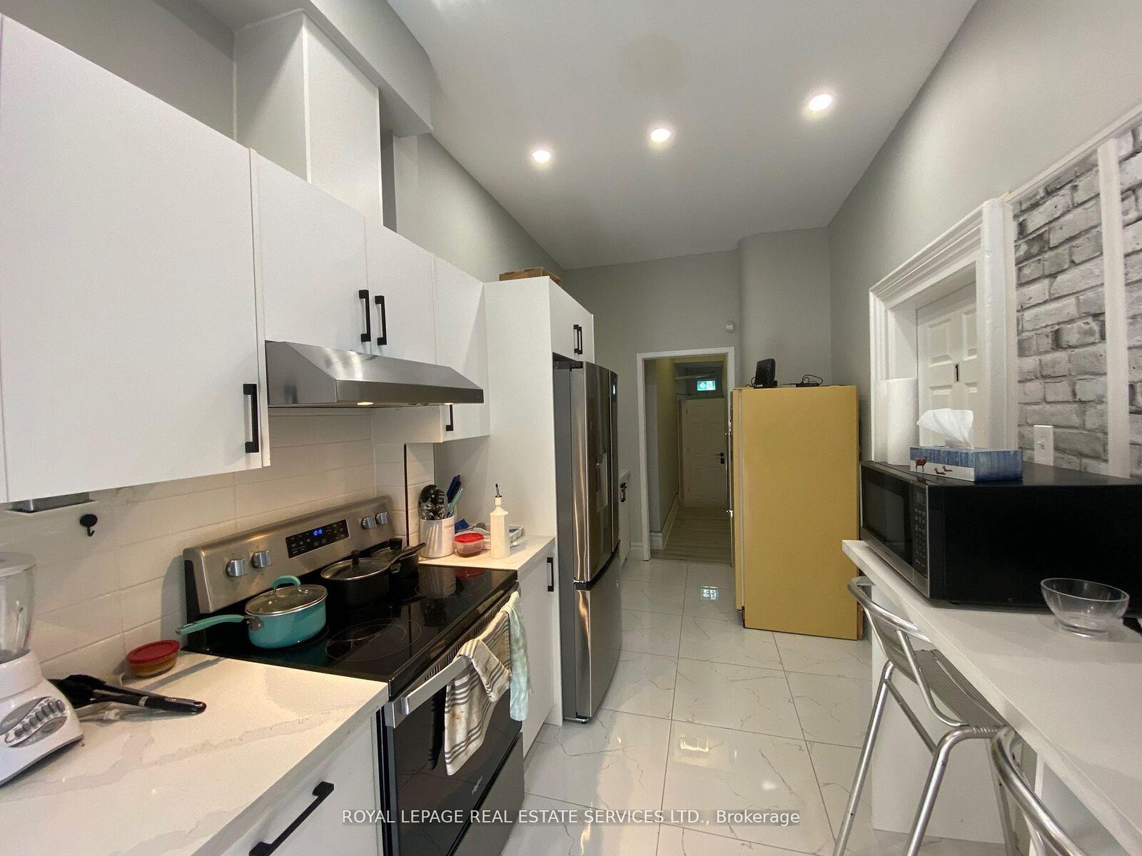 Property Photo:  206 Carlton Street 202  ON M5A 2L1 
