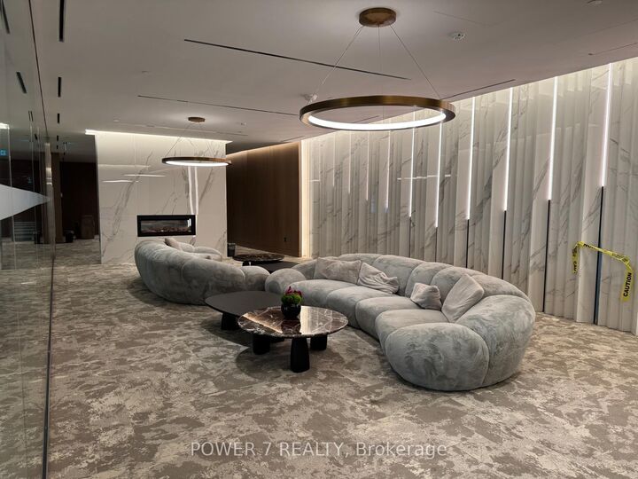 Property Photo:  3 Concord Cityplace Way 4506  ON M5V 0X4 