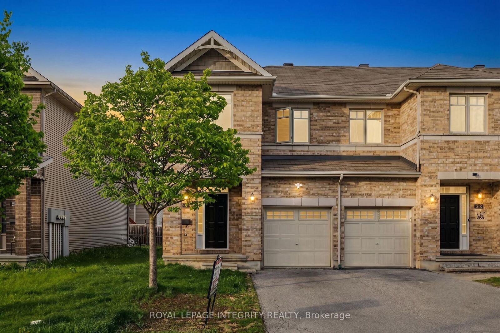 Property Photo:  34 Torbec Avenue  ON K2T 0B6 
