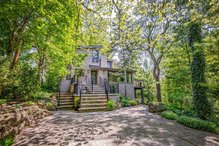 Property Photo: 1273 Queen Victoria Avenue ON L5H 3H2