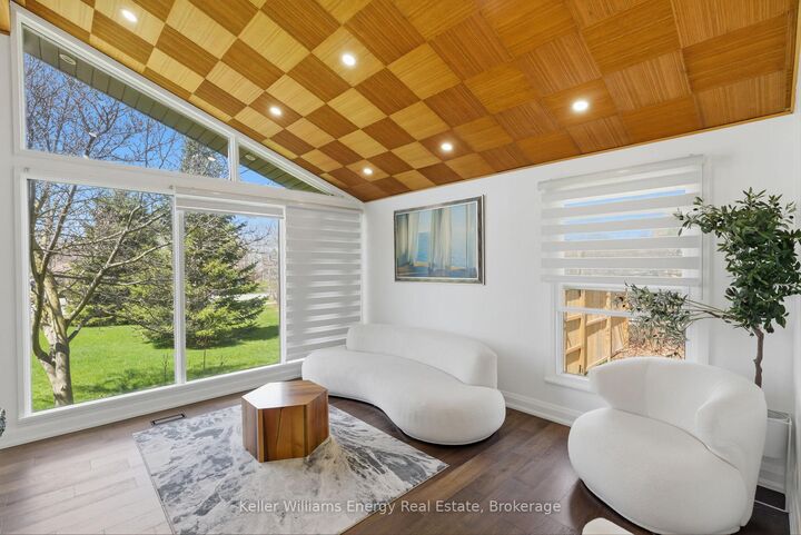 Property Photo: 297 Grandview Street S ON L1H 7C6