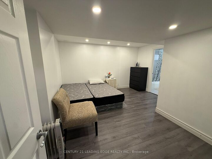 Property Photo:  47 Kirkland Place Lower  ON L1P 1X3 