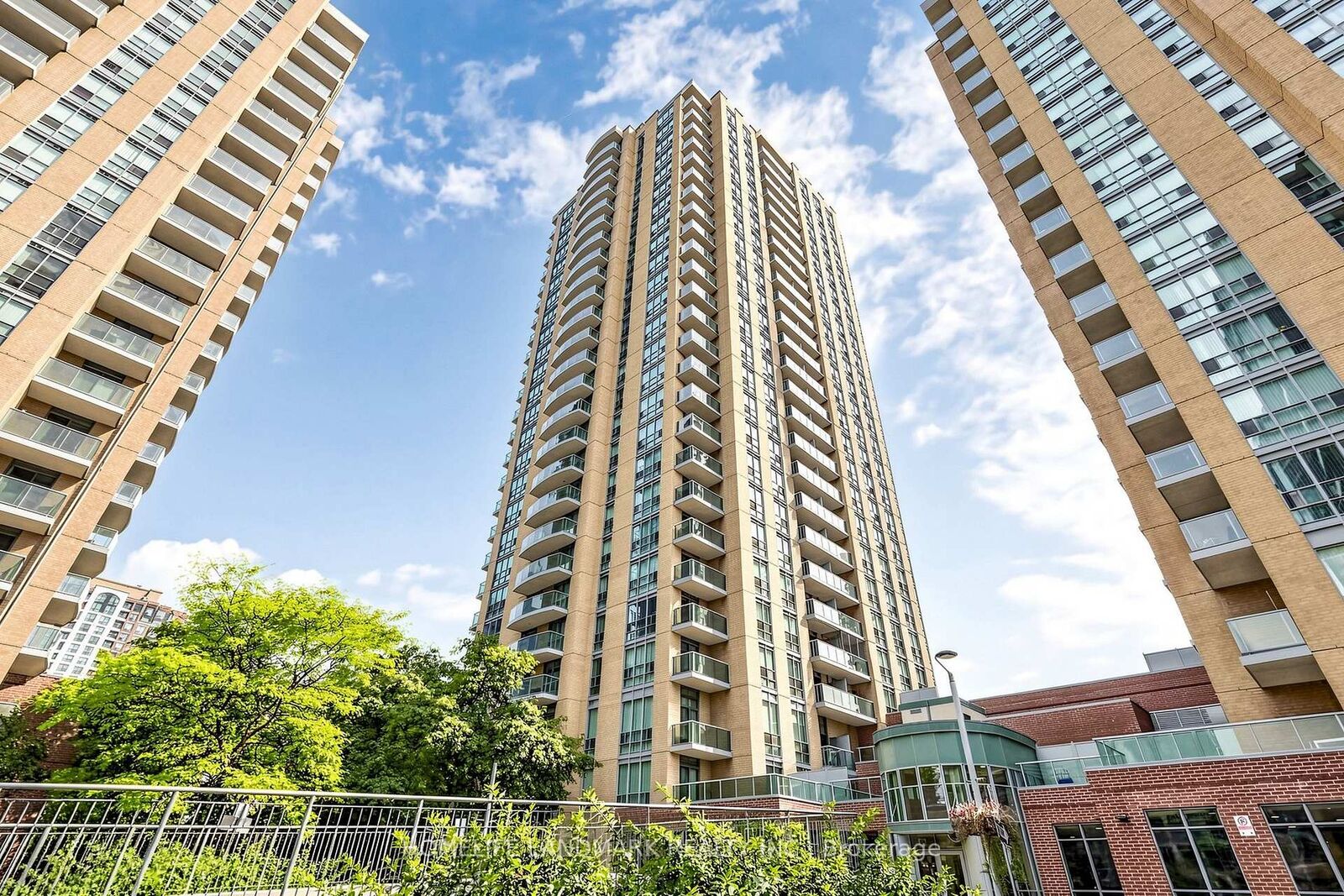 Property Photo:  22 Olive Avenue 312  ON M2N 7G6 