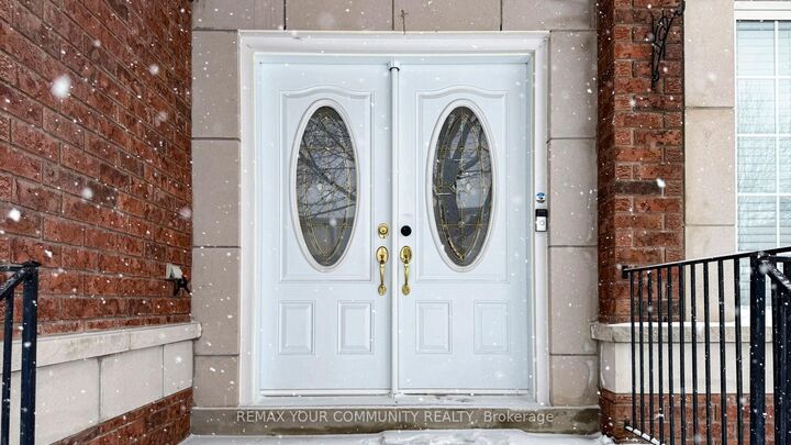Property Photo:  8 Westacott Avenue  ON L1T 4H6 
