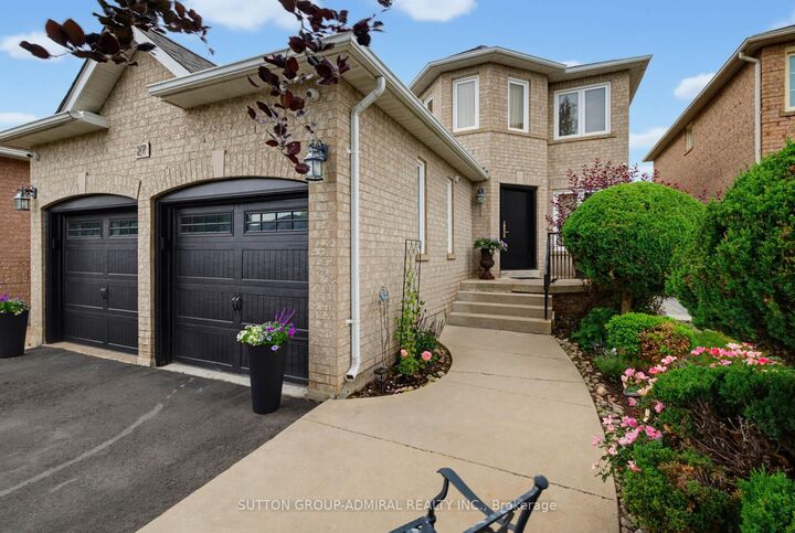 Property Photo: 27 Pine Hollow Crescent ON L6A 2L6
