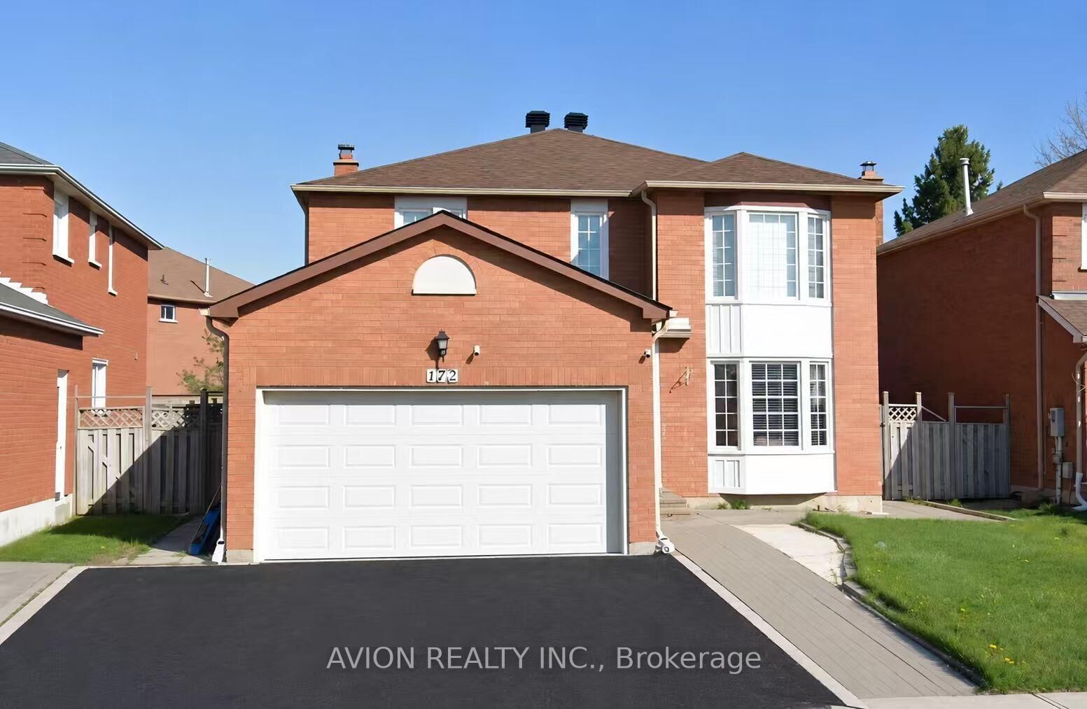 Property Photo: 172 Highglen Avenue ON L3S 1X4