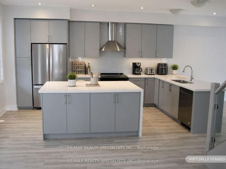 Property Photo: 582 Rapids Lane ON L5G 0A9