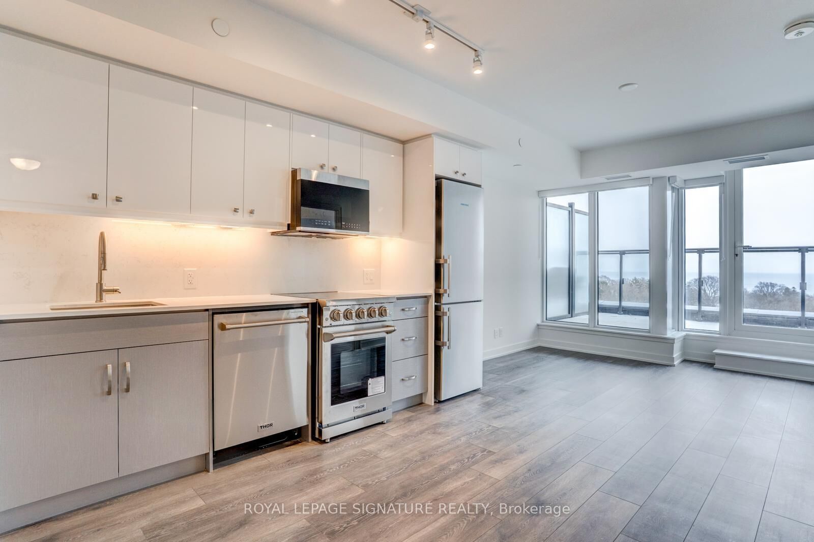 Property Photo:  2 Manderley Drive 814  ON M1N 0C7 