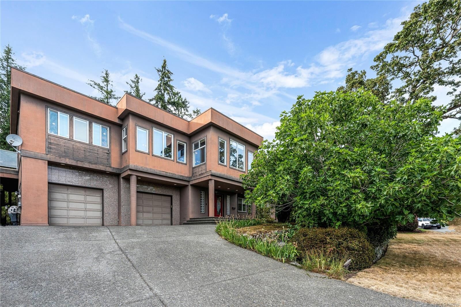 Property Photo: 1060 Valewood Trail BC V8X 5G7