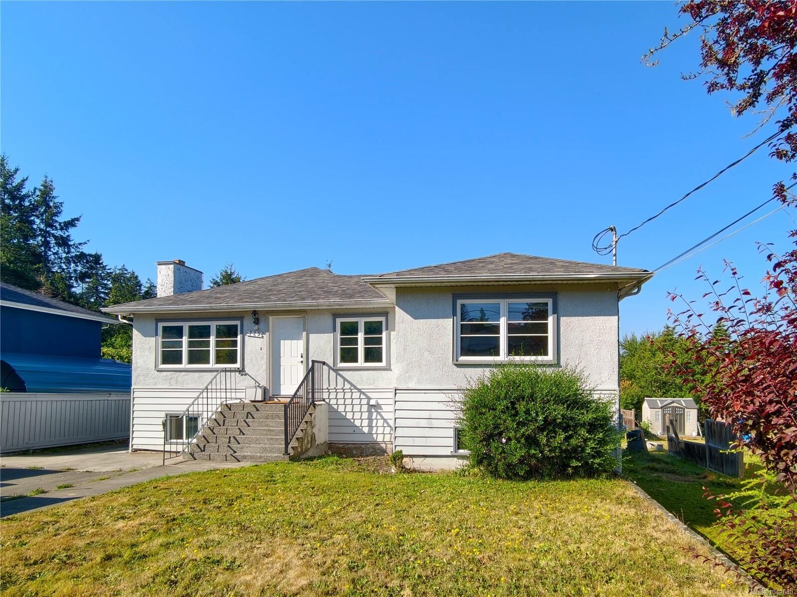Property Photo: 729 Daffodil Ave BC V8Z 2S8