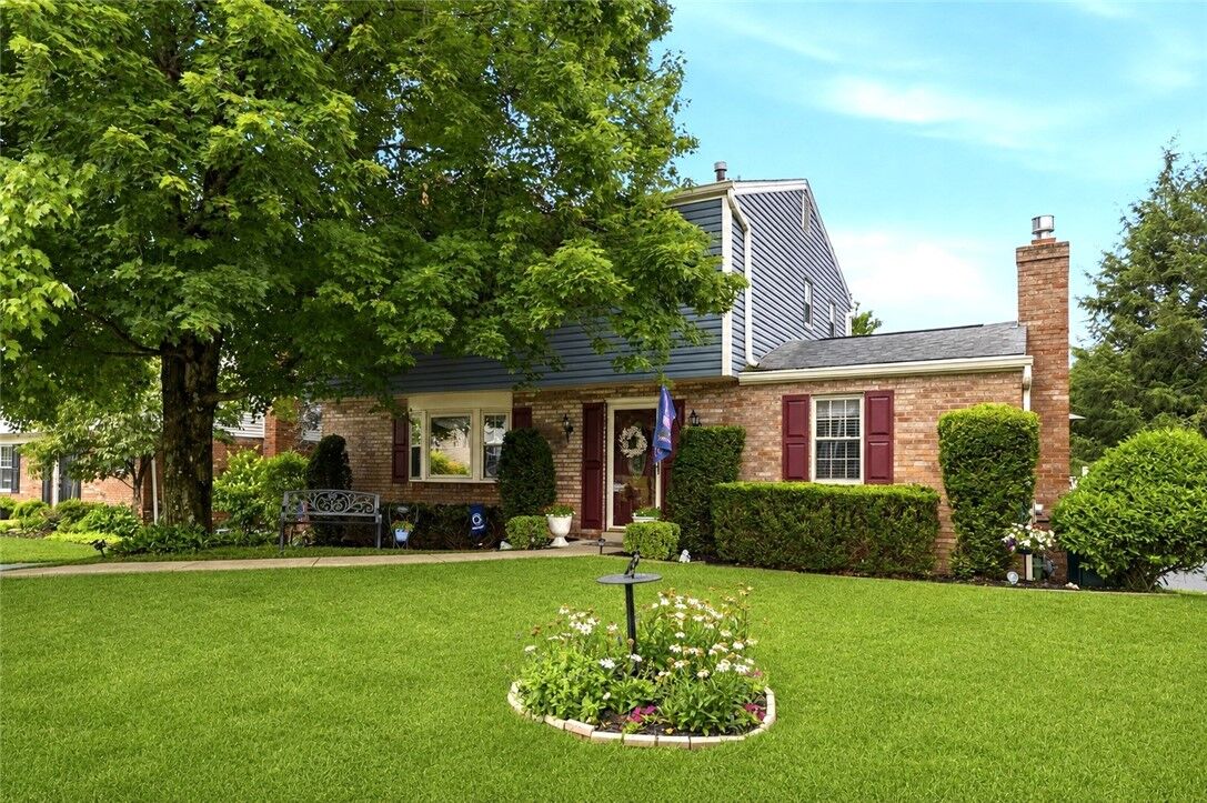 Property Photo: 118 Brookmeade Dr PA 15237