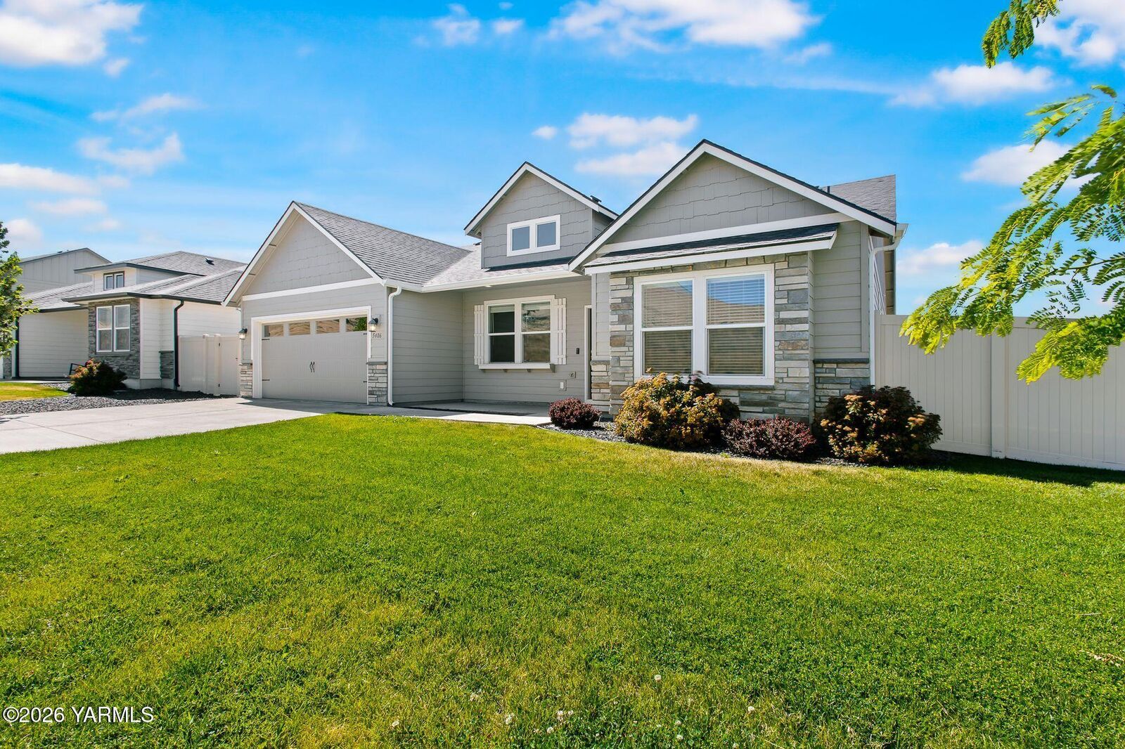 Property Photo: 5406 Wildrye Lp WA 98901