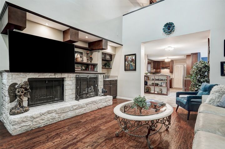 Property Photo: 101 West Eagle Drive 101 TX 78738