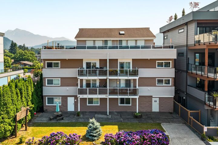 Property Photo: 450 Esplanade Avenue 13 BC V0M 1K0