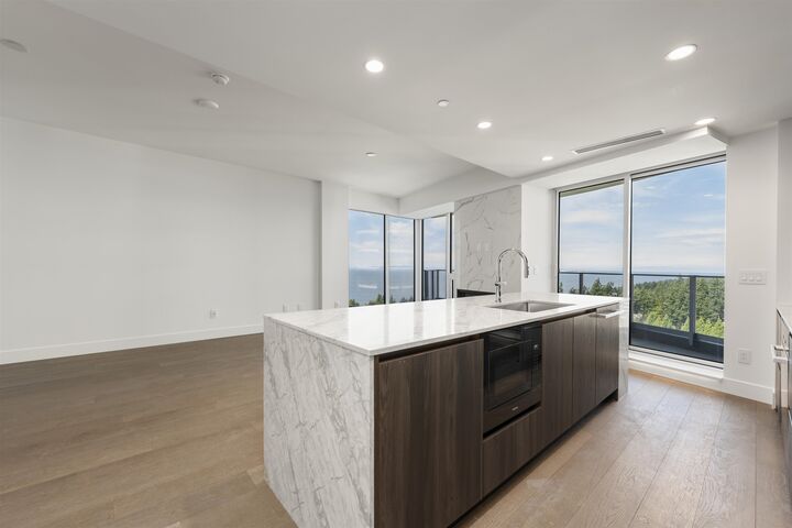 Property Photo:  1475 Foster Street 1401  BC V4B 0C9 