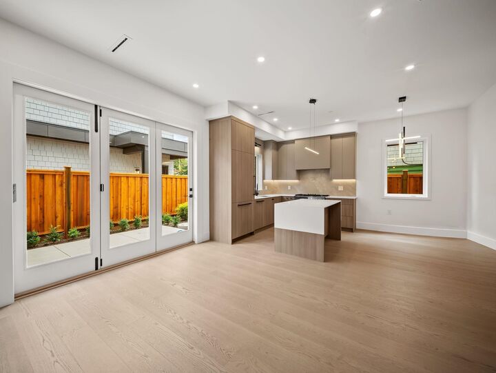 Property Photo: 2547 E 2nd Avenue 2- BC V5M 1C7