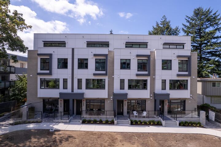Property Photo: 433 E 3rd Street 103 BC V7L 1G3