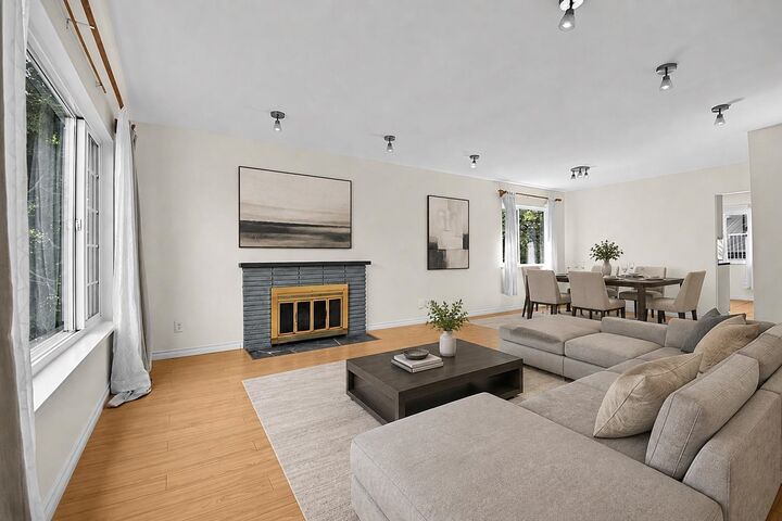 2216 E 41st Avenue — photo 1