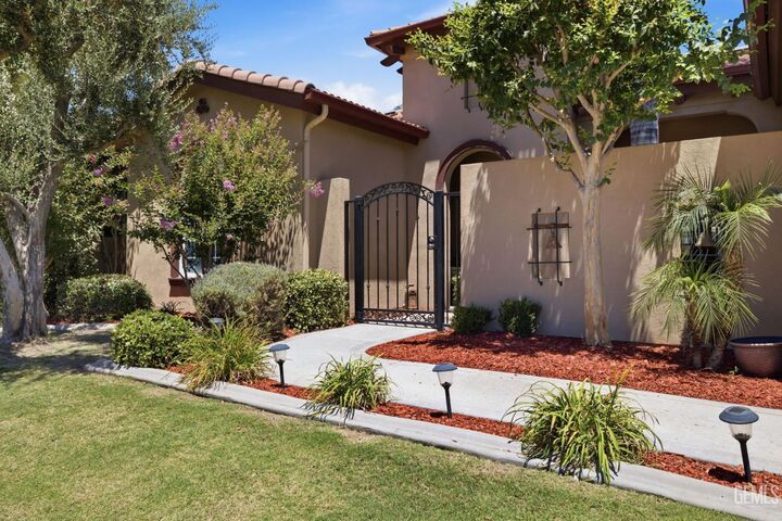 Property Photo: 10200 Patterson Street CA 93311