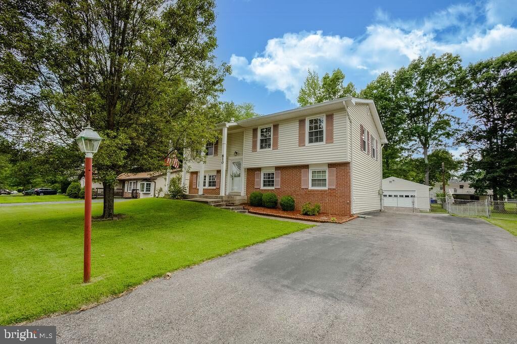 Property Photo: 810 Kenyon Avenue MD 20602