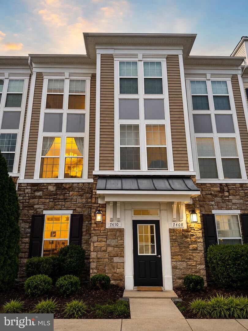 Property Photo: 7410 Riding Meadow Way 29 VA 20111