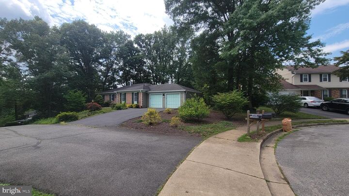 Property Photo: 6104 Juneberry Court VA 22310