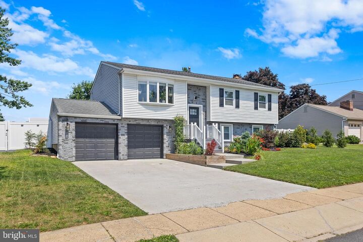 Property Photo:  6 Independence Drive  NJ 08505 
