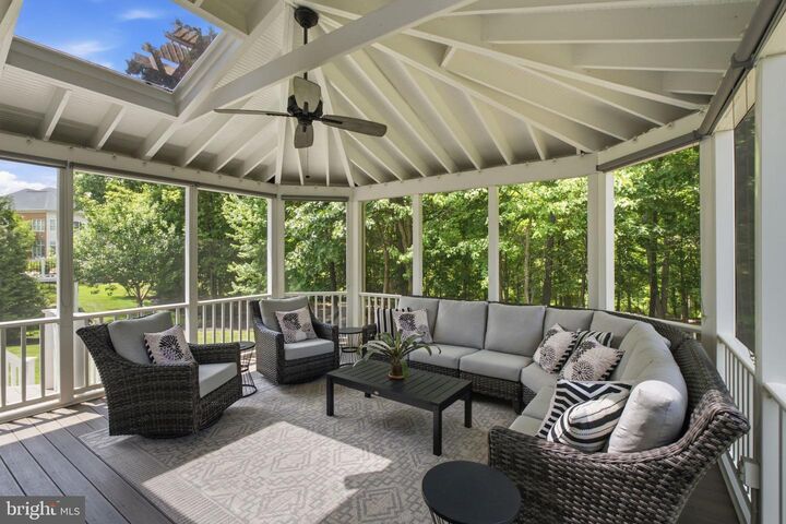 Property Photo: 43274 Fieldsview Court VA 20176