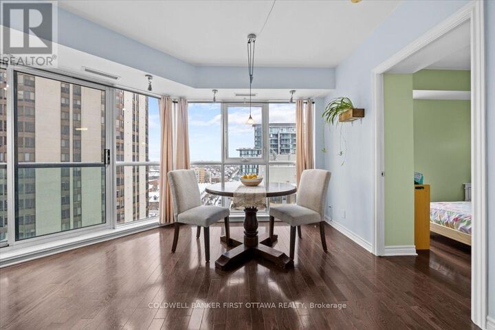 Property Photo:  445 Laurier Avenue West 1401  ON K1N 6R4 