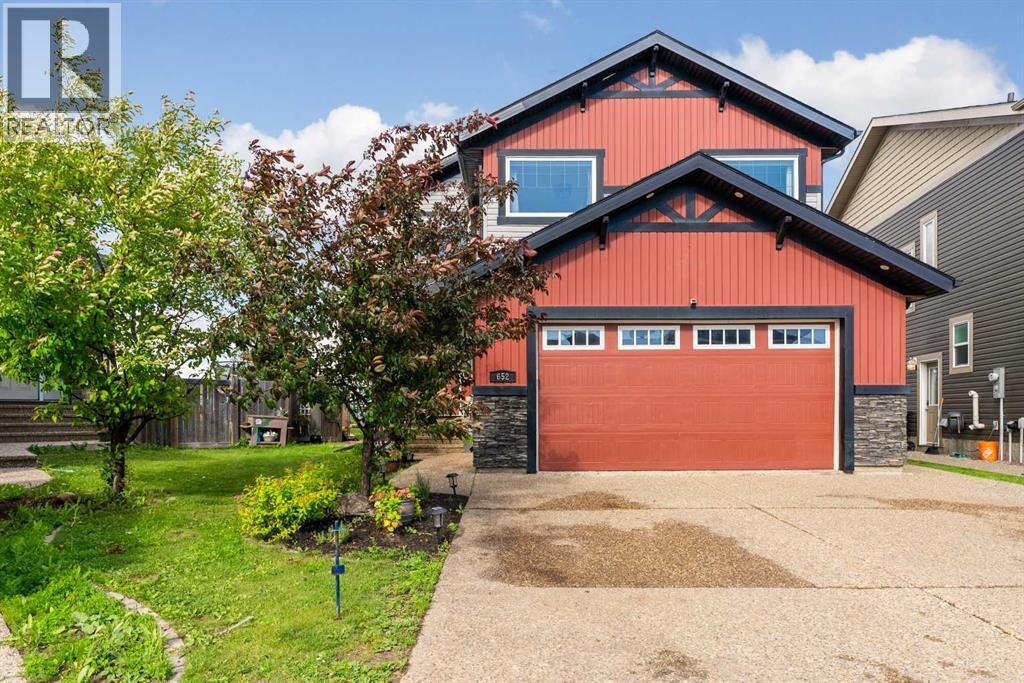 Property Photo: 652 Heritage Drive AB T9K 2X2