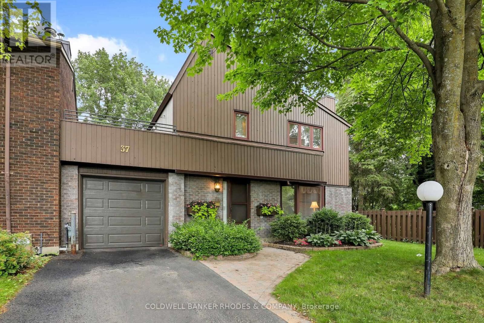 Property Photo:  37 Sample Road  ON K1V 9T9 