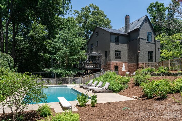 Property Photo:  21 Lynwood Road  NC 28804 
