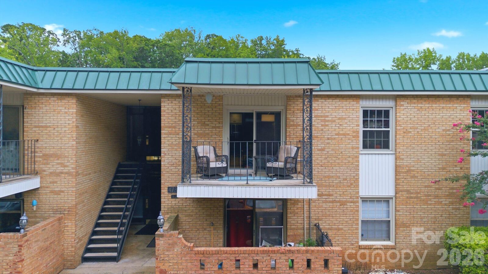 Property Photo: 4739 Hedgemore Drive NC 28209