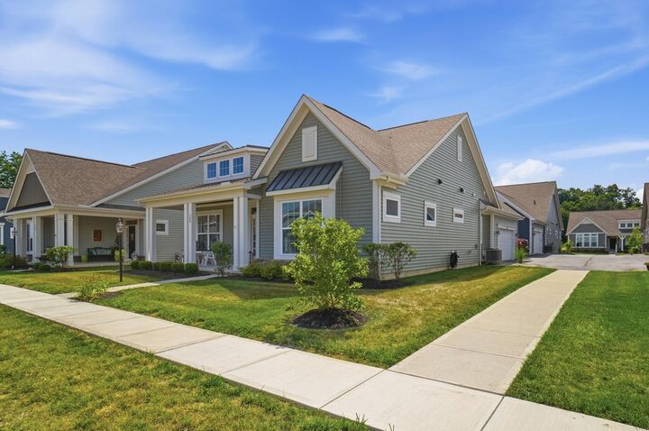Property Photo:  368 Sweet Run W Circle  OH 43021 