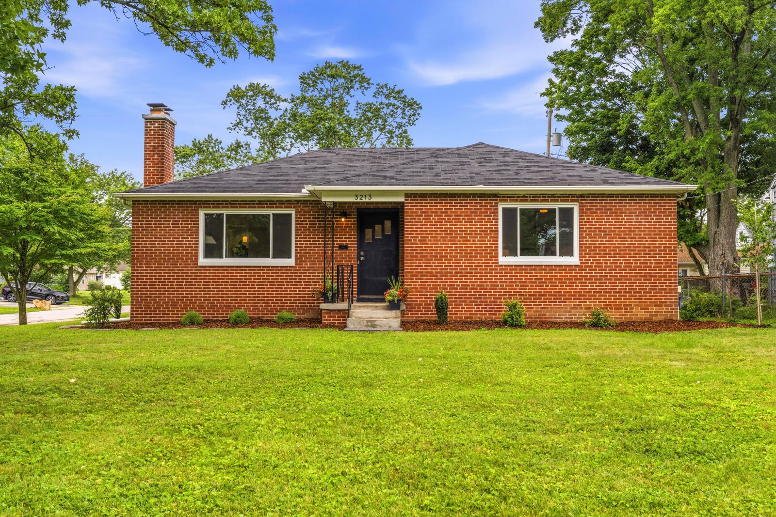 Property Photo:  3213 Mountview Road  OH 43221 