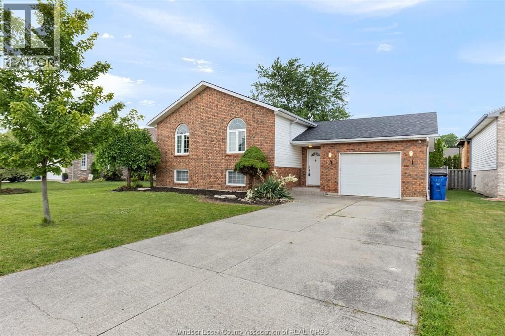 Property Photo:  23 Helen Street  ON N0P 2L0 