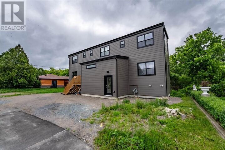 Property Photo: 1050 Gordon Avenue ON P3A 2V6