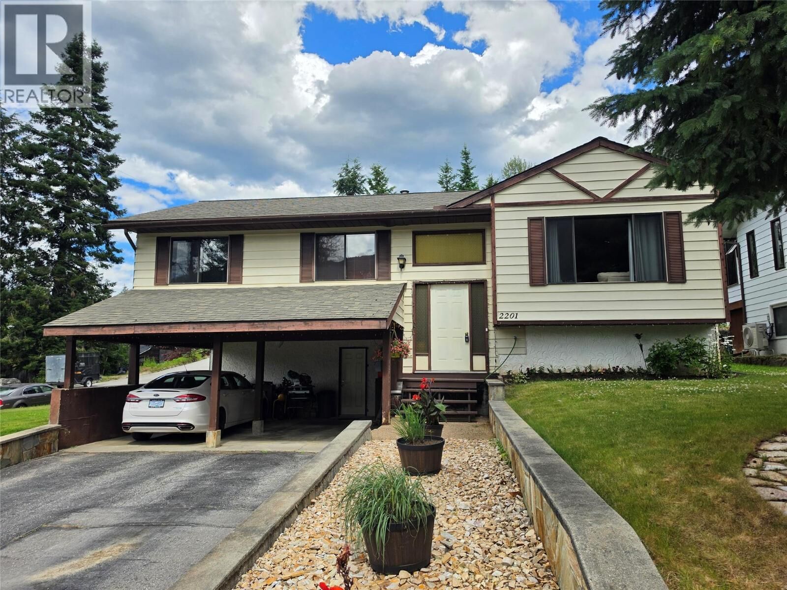 Property Photo: 2201 Falls Street BC V1L 1K6