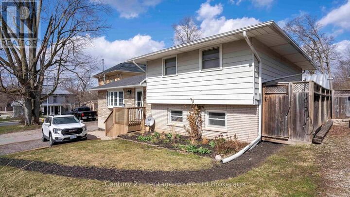 Property Photo:  117 Wonham Street South  ON N5C 2Y9 
