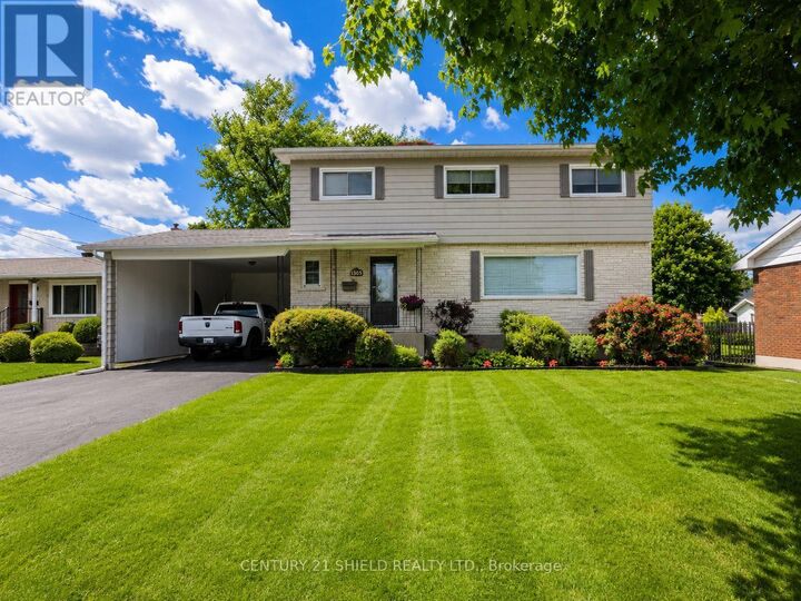 Property Photo: 1305 Osborne Avenue ON K6J 1L3