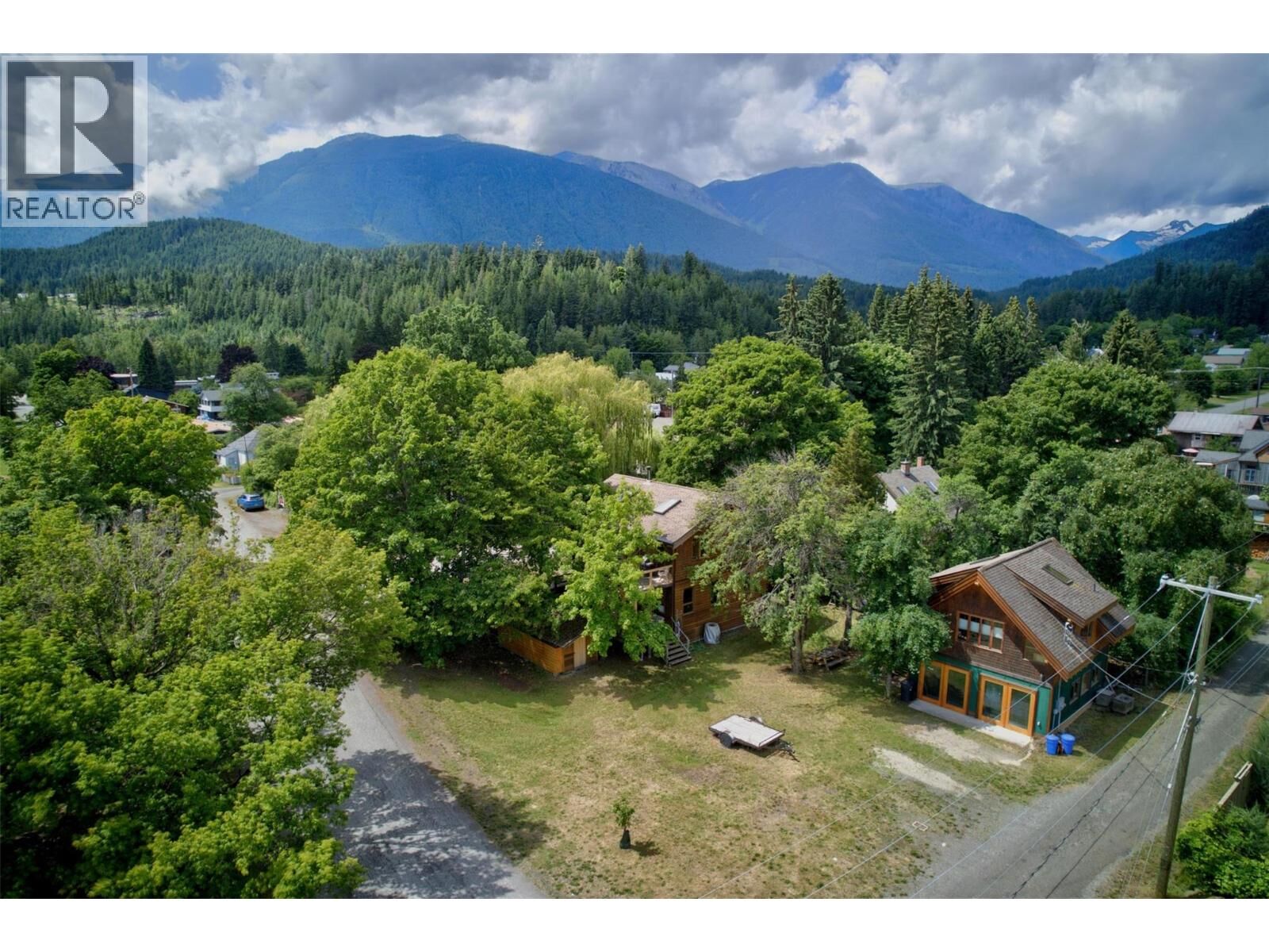 Property Photo: 202 B Avenue BC V0G 1M0