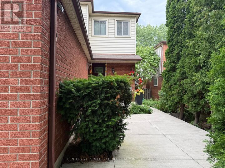 Property Photo:  2753 Willowmore Way  ON L5N 3N8 