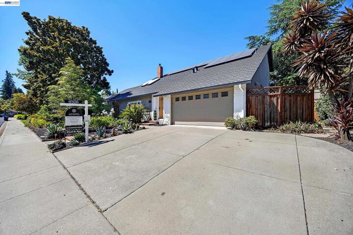 Property Photo: 1759 Crescent Dr CA 94598