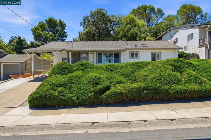 Property Photo:  210 Vista Way  CA 94553 