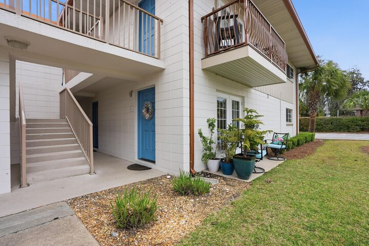 Property Photo: 2100 W Beach Drive Apt D101 FL 32401