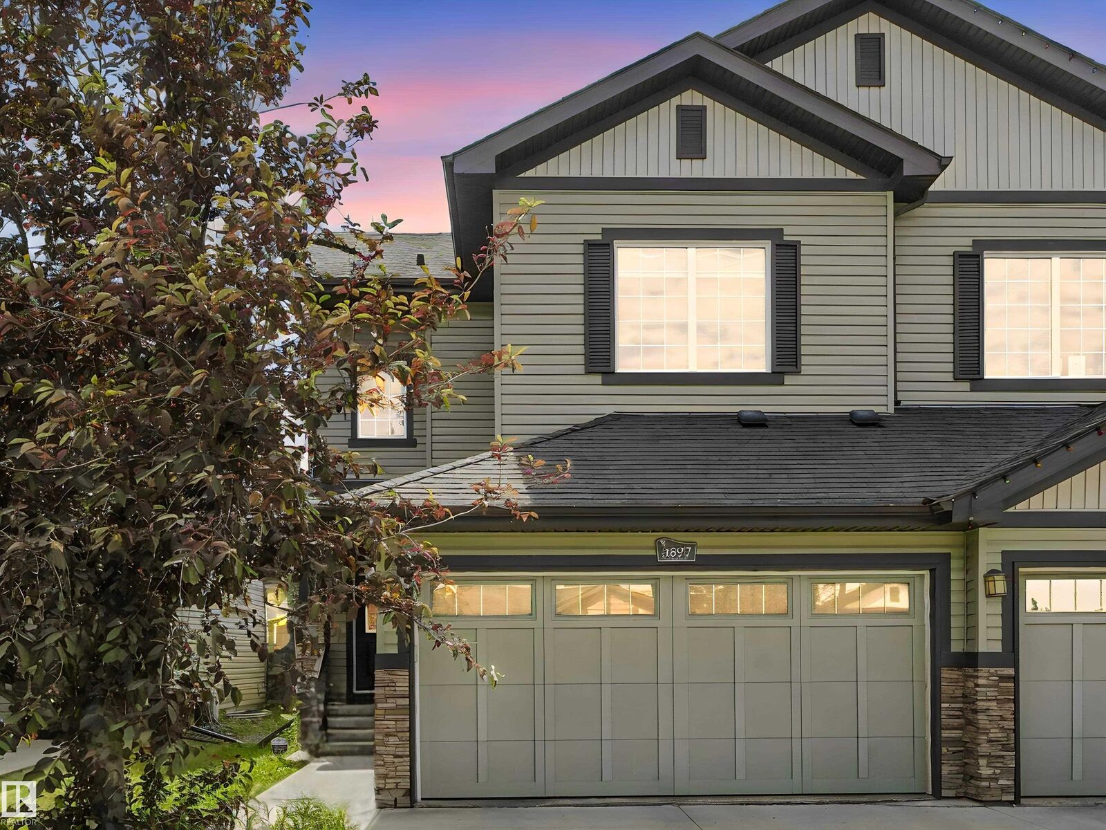 Property Photo:  3897 Gallinger Loop NW  AB T5T 4G6 